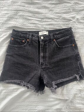 Abercrombie & Fitch The 4” Mom Short High Rise